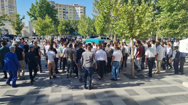 Evde başından vurulan 4 çocuk babası, toprağa verildi