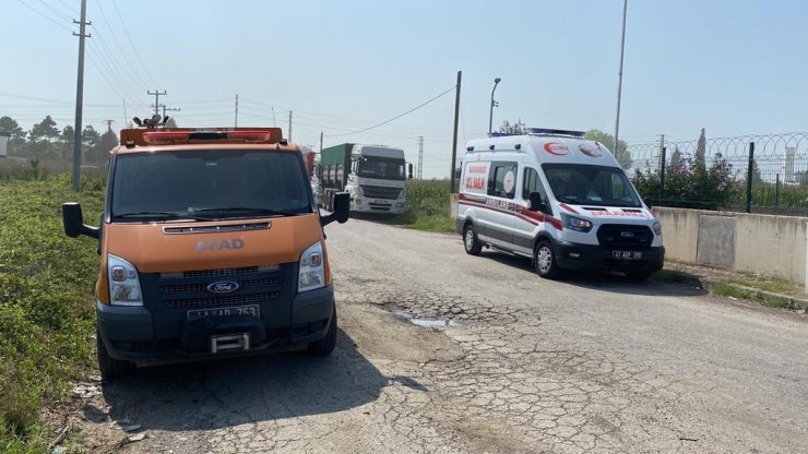 Kartepe'de geri dönüşüm tesisi yangını; 3 işçi dumandan etkilendi