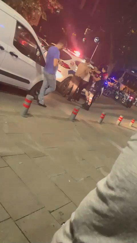 Kimlik soran polislerle motosikletli grup arasında arbede