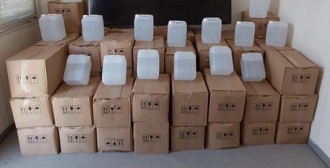 Litrelerce kaçak etil alkolle yakalandı