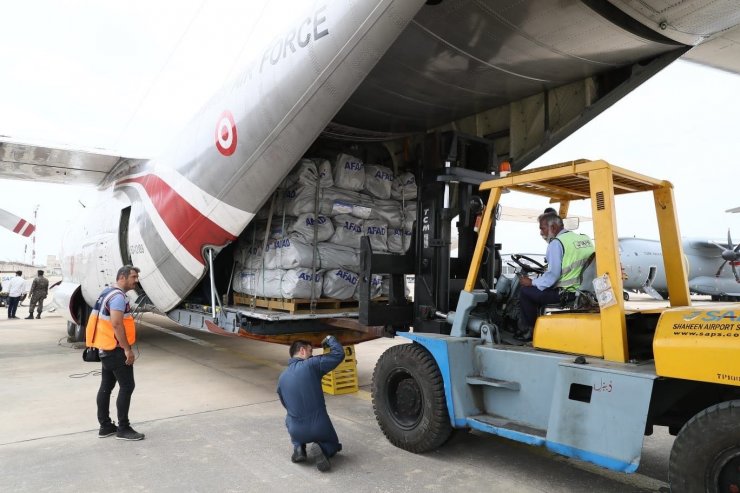 Pakistan'a insani yardımların 2'nci kısmı ulaştırıldı