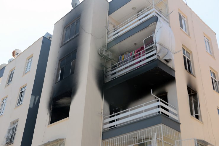 Terk edilince evi ateşe verdi