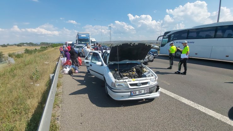 6 aracın karıştığı zincirleme kaza: 8 yaralı
