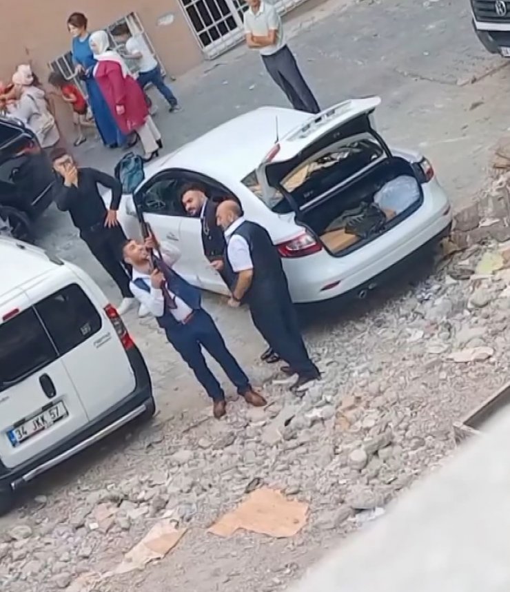 Gelin almaya geldiler çocukların önünde tüfekle havaya ateş ettiler