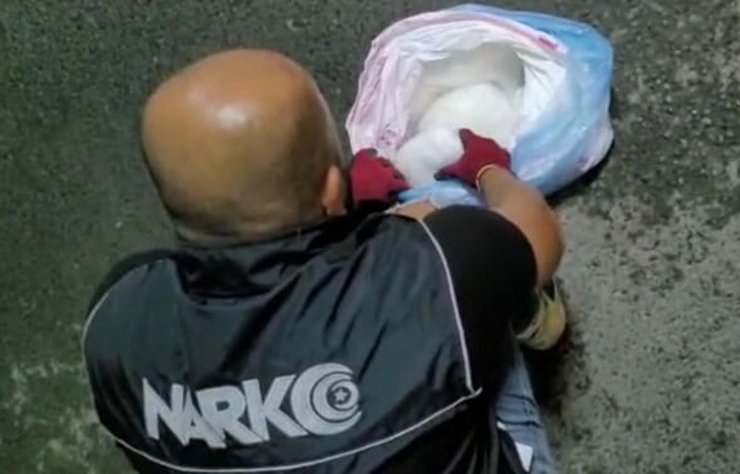 İzmir'de 18,5 kilo uyuşturucuya 2 tutuklama