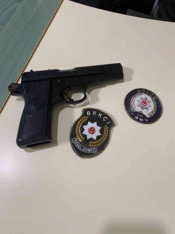 Ruhsatsız tabancaları bekçiler yakaladı