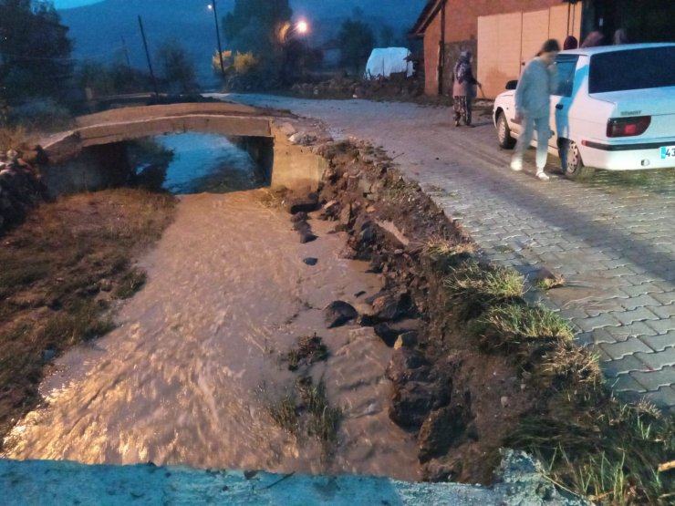 Sağanak nedeniyle 7 köyde, ev ve tarım arazileri zarar gördü