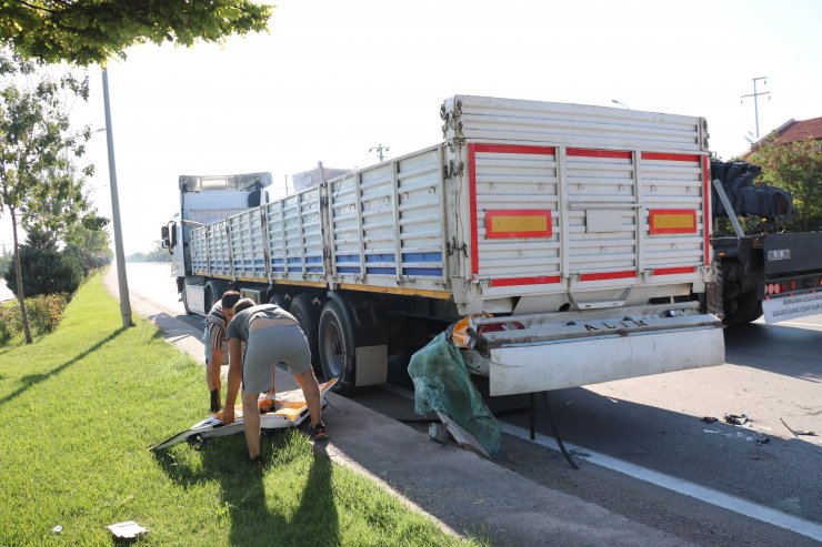 TIR ile çarpışan taksideki şoför ve yolcu öldü