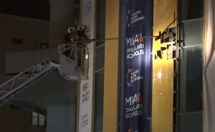 Ankara'da özel okulda çıkan yangın söndürüldü