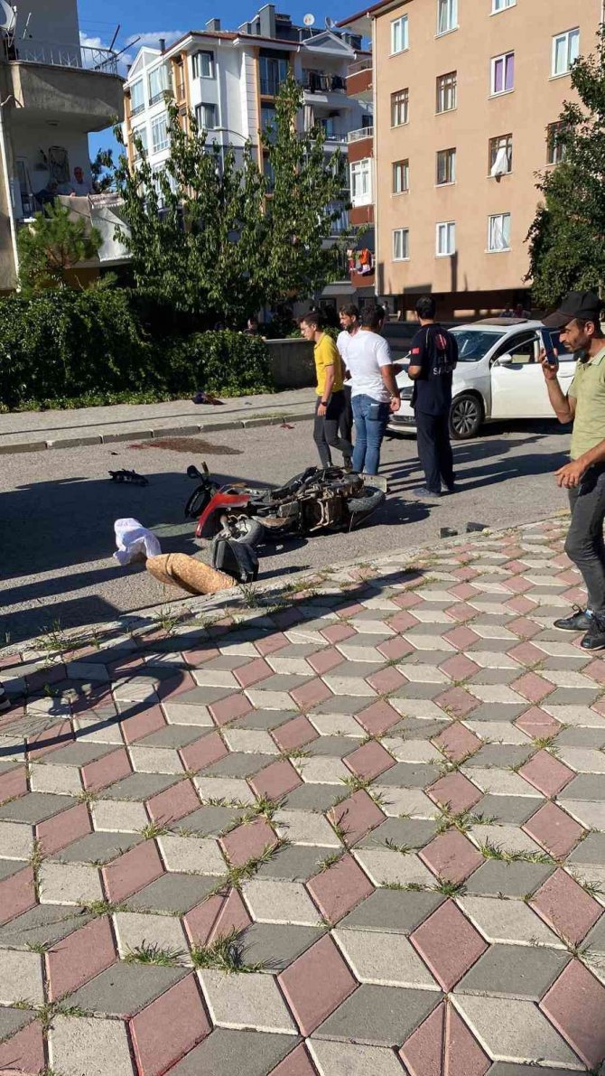 Çankırı’da motosiklet ile otomobil çarptı
