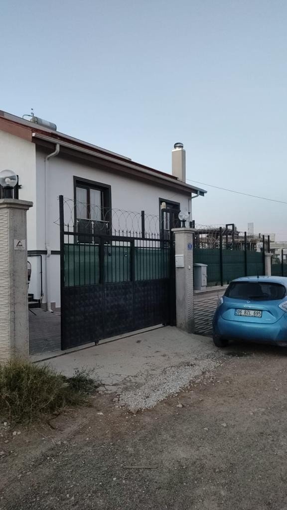 Eski THK Üniversitesi Rektörü Ban’ın şoförü Ahmet K’nin eşi ve baldızı evrakları yakarken yakalandı