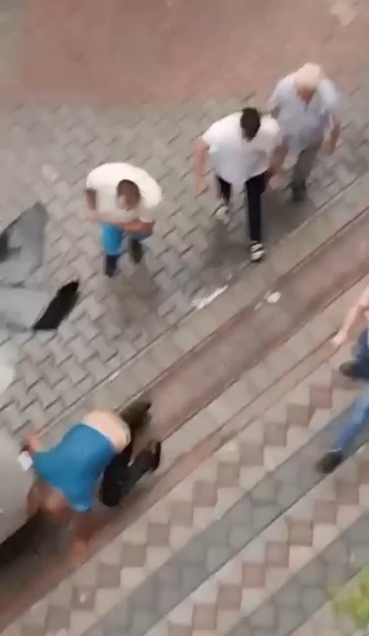 Hırsızlık yaptığı minibüste mahsur kalan şüpheliye dayak