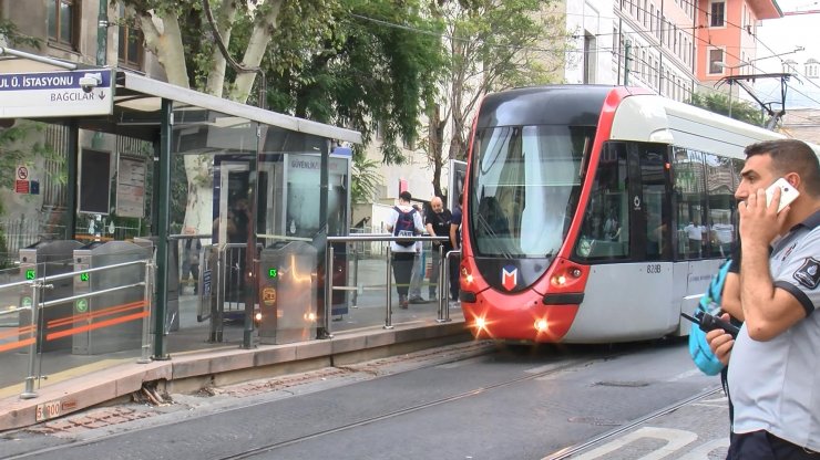 İntihar girişimi tramvay seferlerini durdurdu
