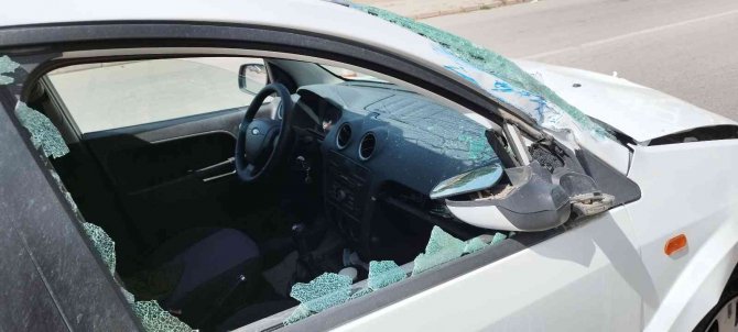 Kamyon ile otomobil çarpıştı: 2 yaralı