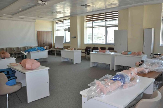 Karaman İl Sağlık Müdürlüğüne alınan simülasyon maketlerini incelendi