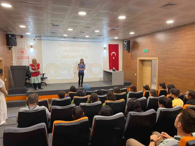 Kula’da gençlere yönelik sağlık eğitimleri tüm hızıyla devam ediyor