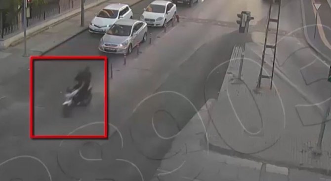 Motosikletli kapkaççılar kameraya yakalandı