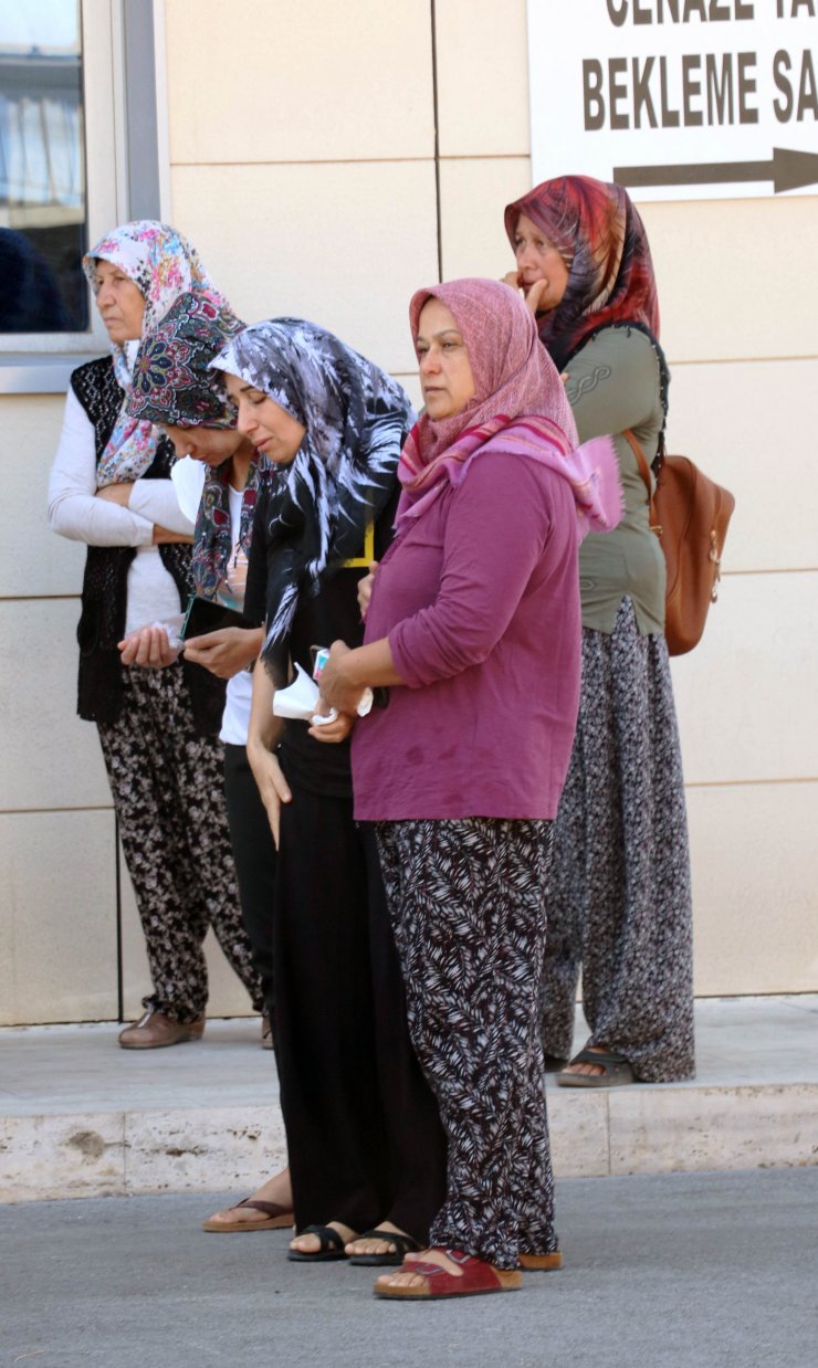 Otomobil takla attı, camdan fırlayan hukuk fakültesi öğrencisi Mine öldü