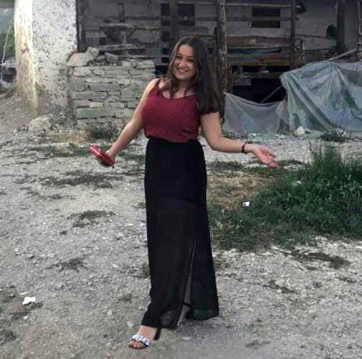 Otomobil takla attı, camdan fırlayan hukuk fakültesi öğrencisi Mine öldü