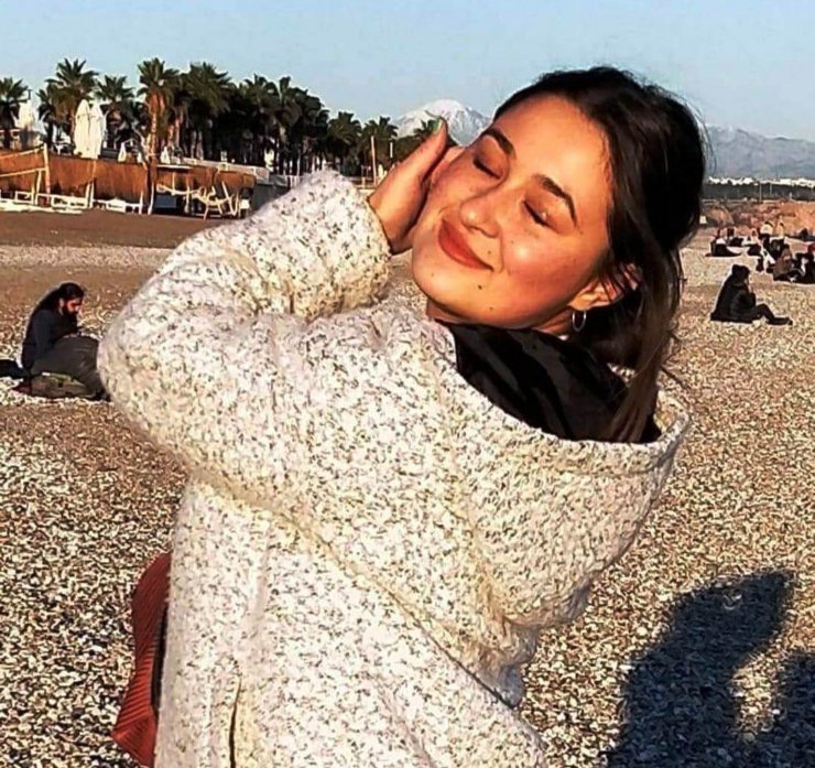 Otomobil takla attı, camdan fırlayan tıp fakültesi öğrencisi Mine öldü