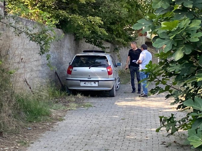 Çalıntı otomobil terk edilmiş halde bulundu