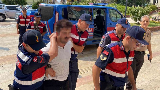 Cani koca, adliye girişinde gazetecilere tepki gösterdi