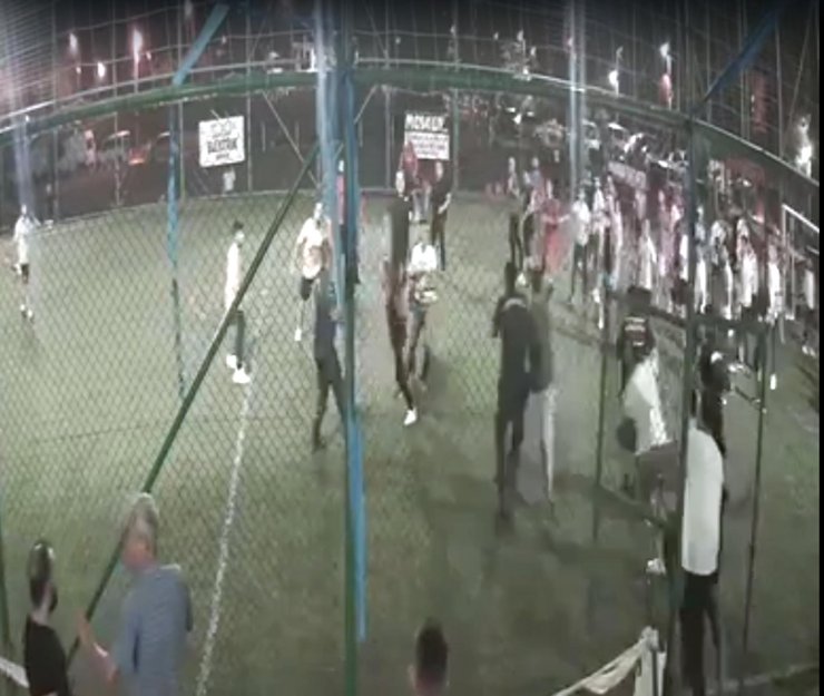 Halı saha maçında kurusıkı tabancayla ateş açtı