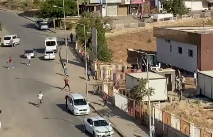 Hastane inşaatında işçilerin taşlı, sopalı, bıçaklı kavgası: 5 yaralı