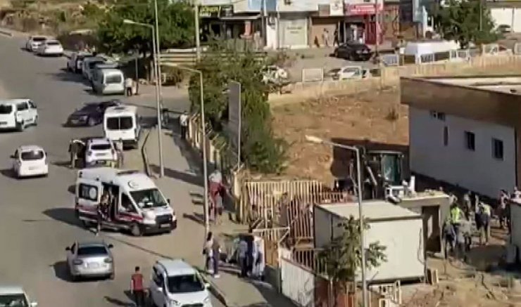 Hastane inşaatında işçilerin taşlı, sopalı, bıçaklı kavgası: 5 yaralı