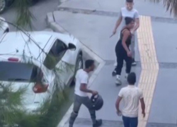 Kavga ettiği kişilere salladığı bıçak, nişanlısına denk geldi