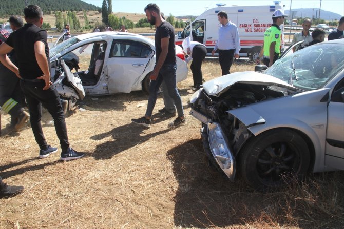 Konya'da trafik kazasında 3 kişi yaralandı
