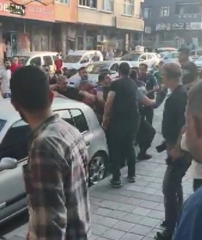 Aile içi kavga ihbarına giden polislere saldırı