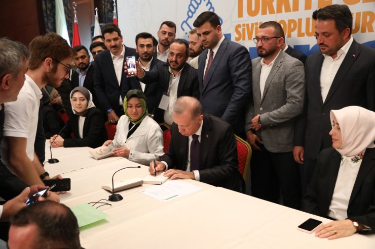 Cumhurbaşkanı Erdoğan, Türkiye Gençlik STK'ları temsilcileri ile buluştu