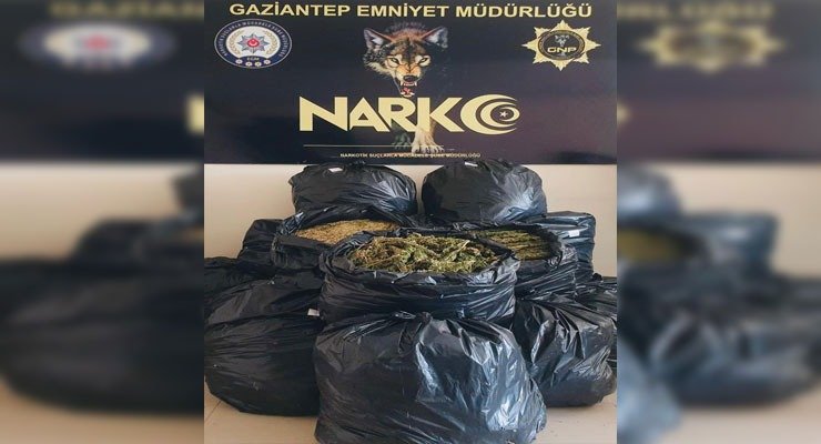 Dronla takip edilen kamyonette 222 kilo esrar ele geçirildi