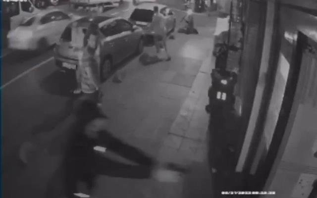 Garsona silahlı saldırı kamerada