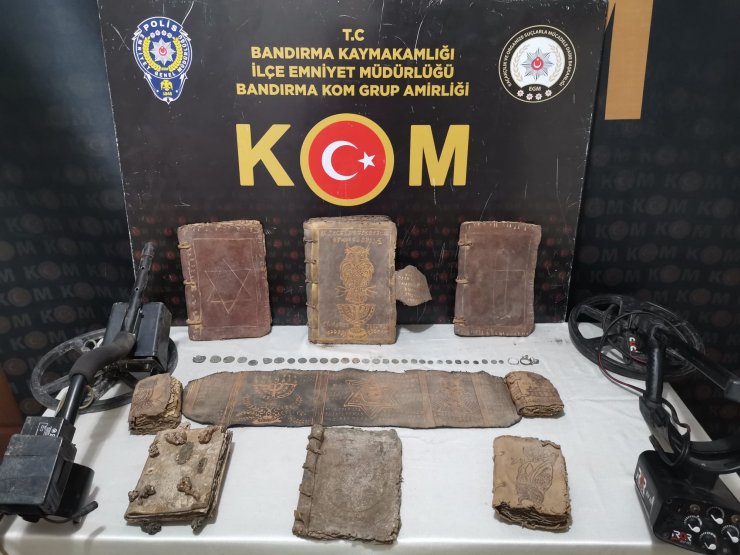 İbranice yazılı dini kitap ele geçirildi