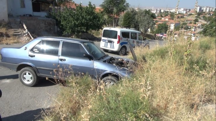 Otomobil, ambulansa çarptı: 2'si sağlıkçı 4 yaralı
