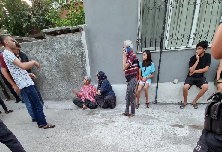 Şermin'i, arkadaşlarıyla dışarı çıkmak isteyince başını taşla ezerek öldürmüş