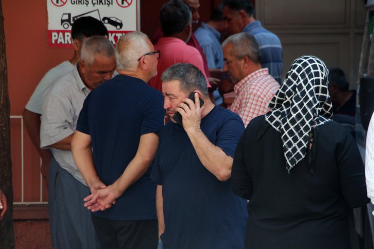 Şermin'i, arkadaşlarıyla dışarı çıkmak isteyince başını taşla ezerek öldürmüş