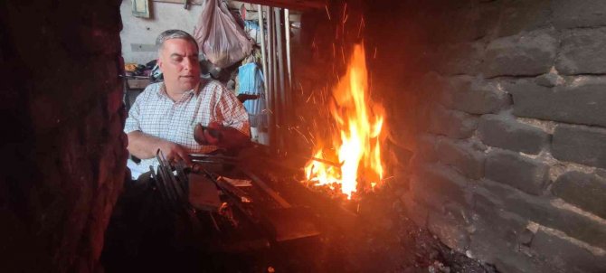 Depremde henüz 40 günlükken 2 bacağını kaybetti, yaşama azmini kaybetmedi