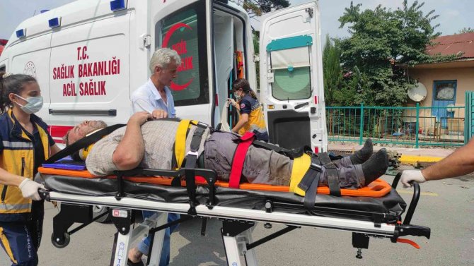 Dereye düşen işçinin yardımına itfaiye koştu