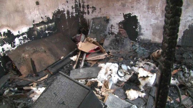 Evi yanan aile için seferber oldular