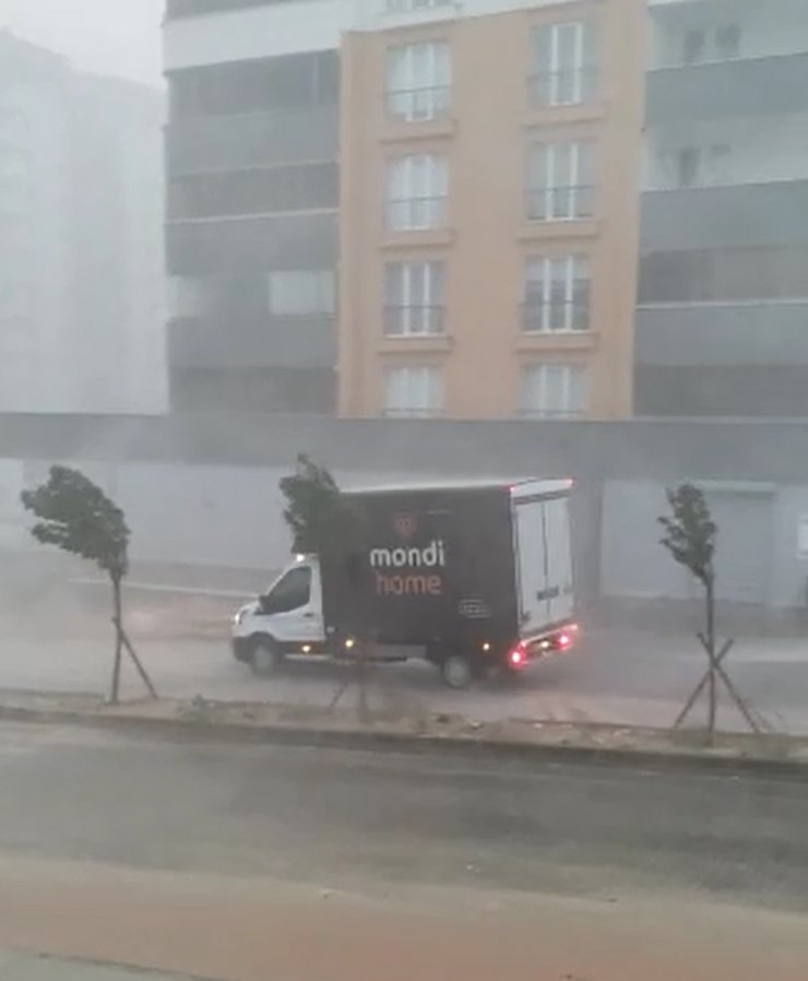 Kastamonu'da sağanak günlük yaşamı olumsuz etkiledi; 3 yaralı