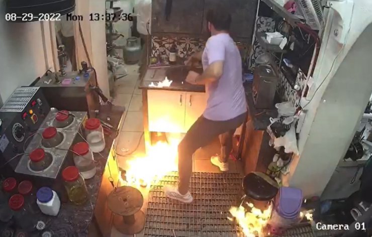 Lavaboya dökülen aseton parlayınca yangın çıktı; o anlar kamerada