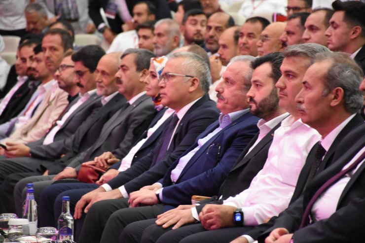 Şentop: Batıdaki gibi giyinenler kendilerini modern, zeki ve kültürlü zannediyor