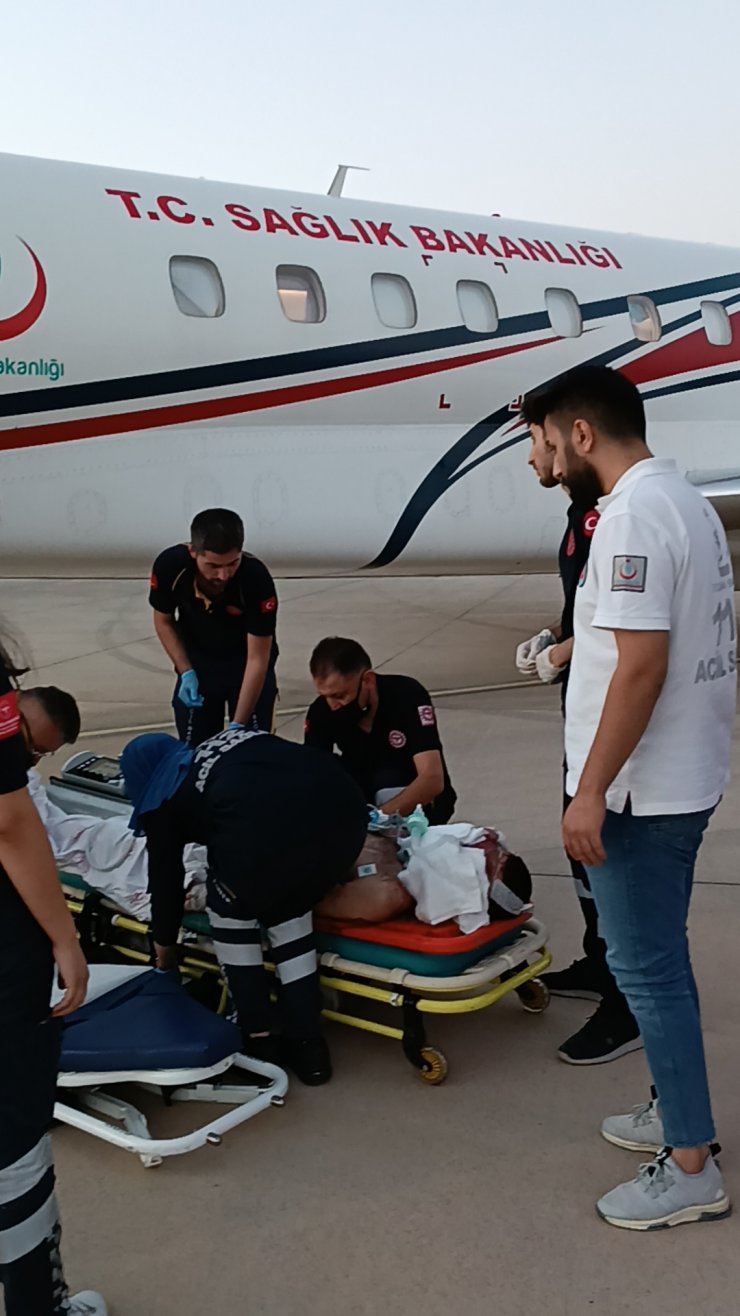 Silah temizlerken yaralanan 2 asker ile intihara kalkışan kişi, ambulans uçakla sevk edildi