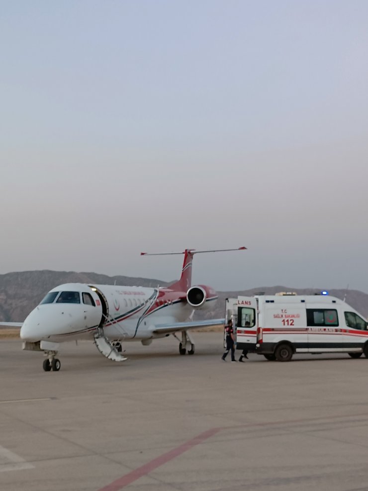 Silah temizlerken yaralanan 2 asker ile intihara kalkışan kişi, ambulans uçakla sevk edildi