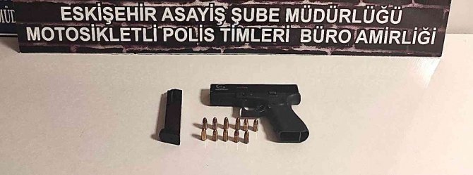 Şüpheli şahıslardan çalıntı motosiklet ve tabanca ele geçirildi