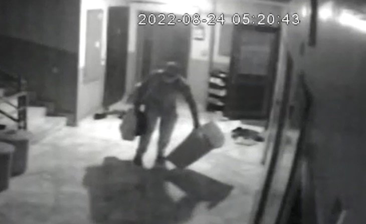 250 bin TL’lik hırsızlığın şüphelisinin içtiği şalgamın şişesi delil sayıldı