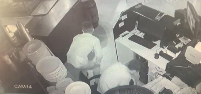 4 ayrı iş yerini 8 bin TL zarara uğrattılar